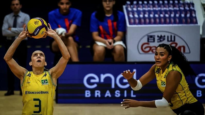 Macris faz levantamento em jogo do Brasil na Liga das Nações 2026 (Foto: Volleyball World)