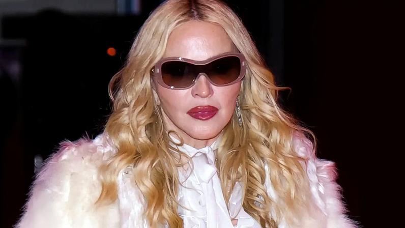 Madonna transforma Times Square em pista de dança e reafirma ser a Mãe do Pop