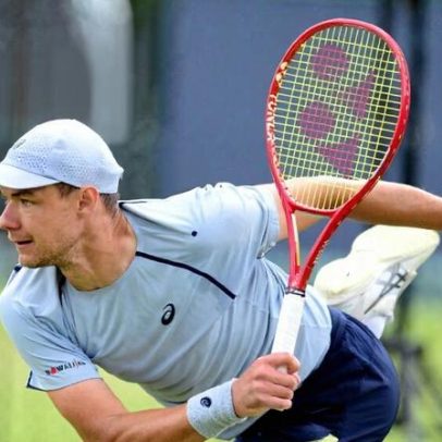 Polonês elimina Aliassime na Holanda; Medvedev e Cilic têm jogo suspenso