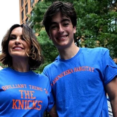Filho de Mariska Hargitay representa a mãe em parada dos Knicks com trocadilho