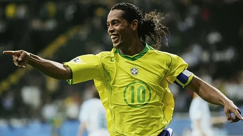 Ronaldinho Gaúcho em jogo pela Seleção