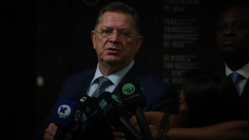 Ministro do TSE André Mendonça ordena a retirada de vídeo de Sóstenes Cavalcante