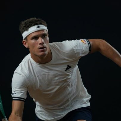 Mensik celebra manter a calma e subir o nível no tiebreak