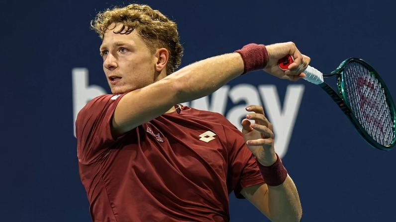 Landaluce vence e enfrenta Fritz em Stuttgart; Paul desiste