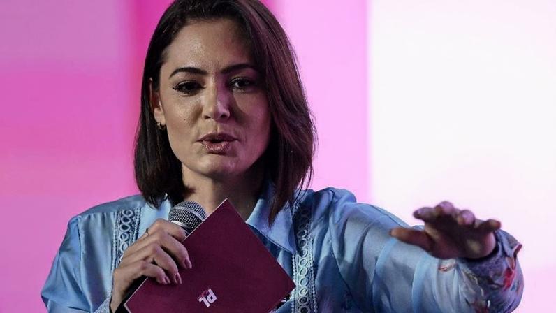Michelle volta a criticar Ciro Gomes após atrito com filhos de Bolsonaro