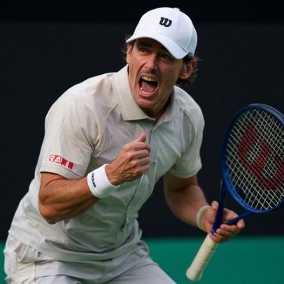 De Minaur vence a quinta seguida na Holanda e avança às quartas