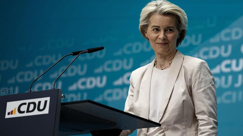 A presidente da Comissão, Ursula von der Leyen, disse que o continente não pode mais depende de "outros" para tecnologia crítica (AFP/AFP)