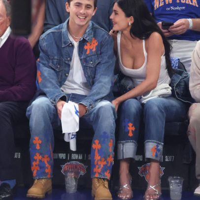 Timothée Chalamet celebra Knicks, tira a camisa e pega microfone da repórter