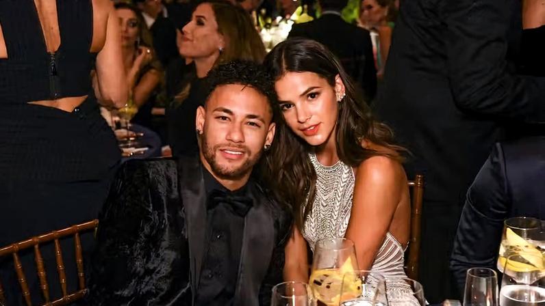 Bruna Marquezine relembra namoro com Neymar aos 18 anos
