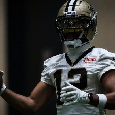 Saints WR Chris Olave ainda não totalmente liberado após coágulo sanguíneo