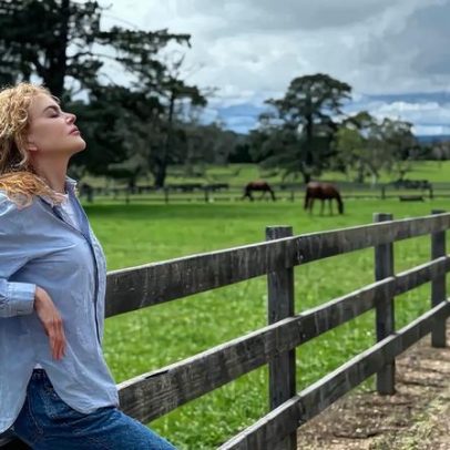 Nicole Kidman volta a usar cachos naturais em fim de semana no campo