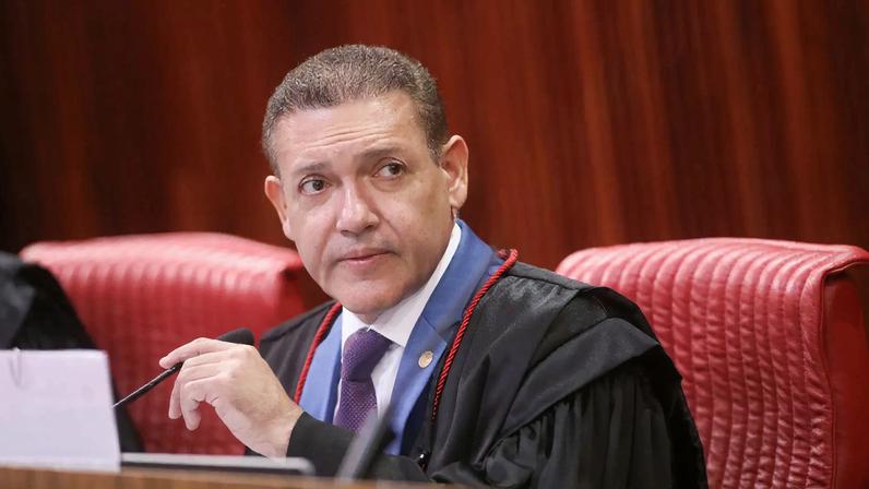 PGE contesta suspensão de pesquisa que ligou Flávio a Vorcaro