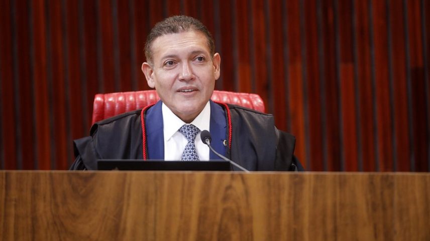 Procuradoria contesta suspensão de pesquisa que apontou queda de votos de Flávio