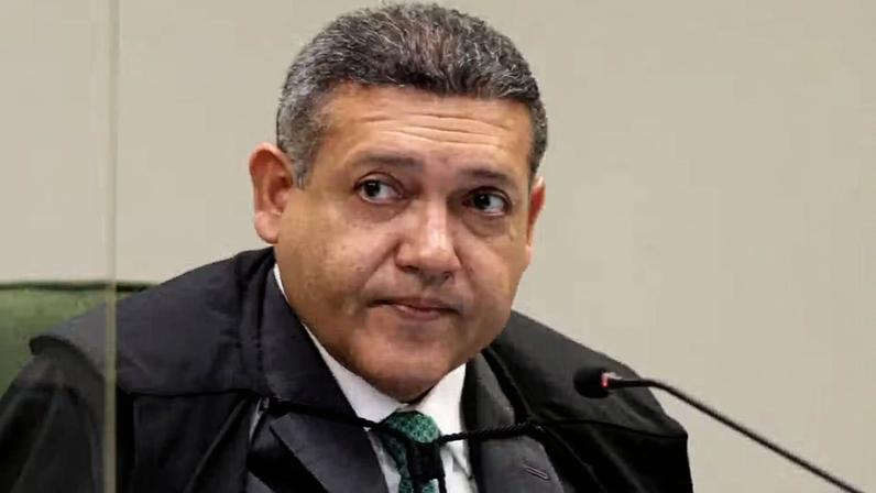 Kassio Nunes Marques suspende pesquisa que apontou queda de Flávio Bolsonaro