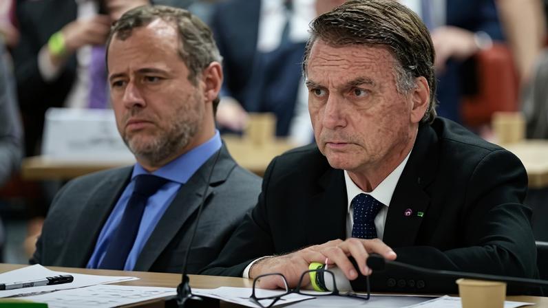 O ex-presidente Jair Bolsonaro (PL) ao lado do advogado Paulo Bueno Cunha