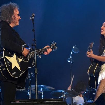 Olivia Rodrigo em colaboração com Robert Smith em Goth Intuition