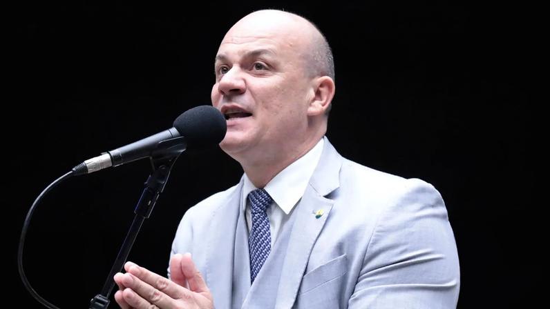 Oposição pede impeachment de Moraes e critica Alcolumbre