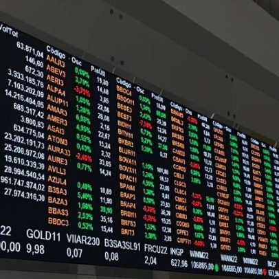 Ouro sobe 0,85% com petróleo em baixa