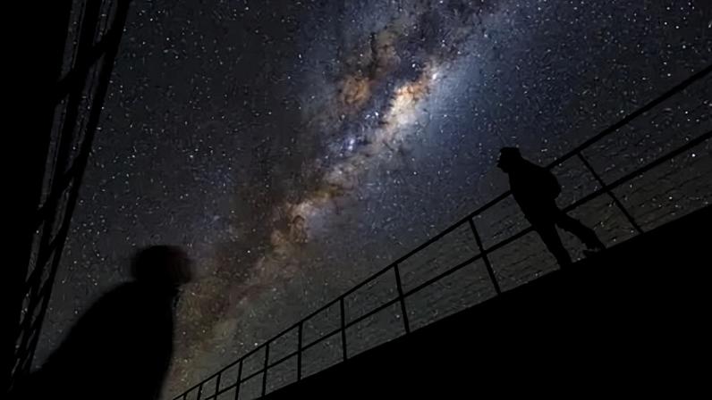 Two people look up at a starry night sky on the balconies at the Residencia in the Atacama Desert in Chile (Credit: Eso/ Luis Calçada/ Herbert Zodet)
