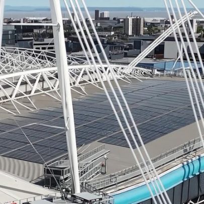 Milhares de painéis solares adicionados ao telhado do Principality Stadium