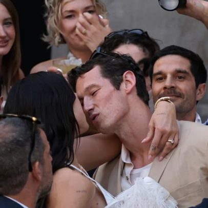 Dua Lipa e Callum Turner se casam novamente na Itália