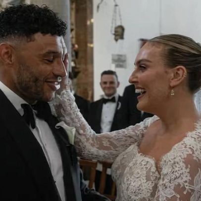 Perrie Edwards usa três vestidos no casamento com Alex Oxlade-Chamberlain