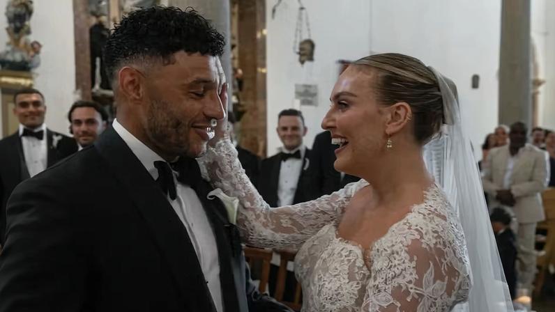 Perrie Edwards e Alex Oxlade-Chamberlain se casaram — Foto: Reprodução/Instagram