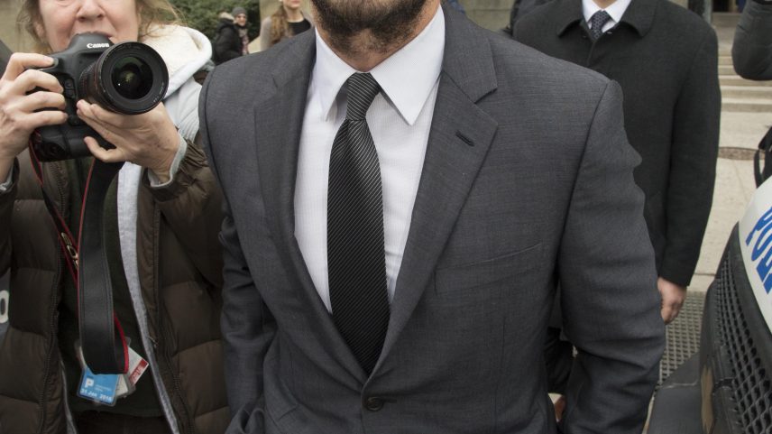 Shia LaBeouf admite culpa em 3 acusações de agressão após briga no Mardi Gras