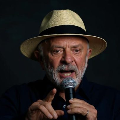 Lula diz a estudantes que a honestidade política está neles