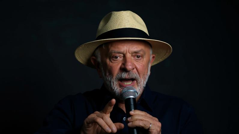 Lula diz a estudantes que a honestidade política está neles