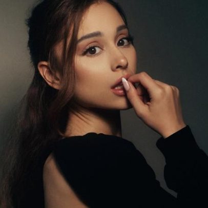 Ariana Grande assombra Justin Long em videoclipe de Hate That I Made You Love Me