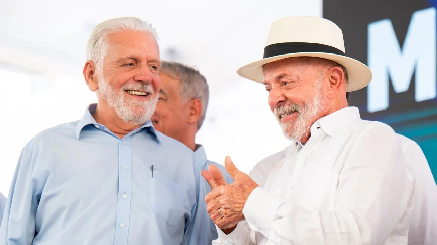 O senador Jaques Wagner e o presidente Lula durante evento na Bahia, em maio. (Foto: Paula Fróes/Assessoria de imprensa Jaques Wagner)