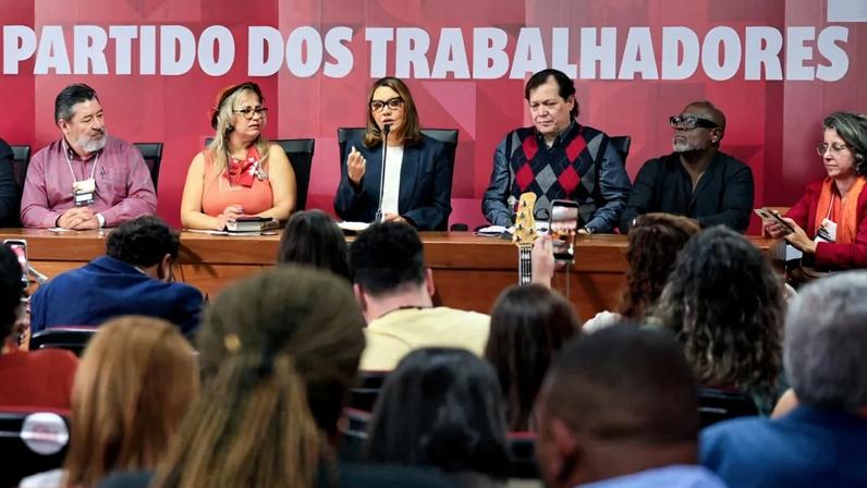 PT condena manipulação política da fé em carta a evangélicos