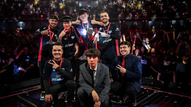 Imagem do time da paiN Gaming de LoL após título do CBLL 2024