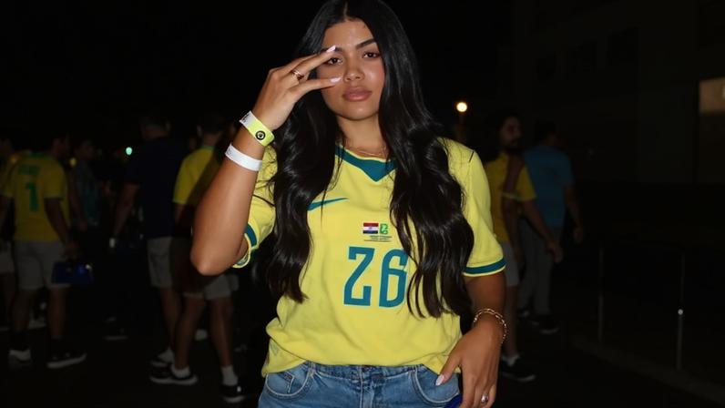 Mulher de Rayan, Duda Santos chama atenção com bolsa de mais de R$ 400 mil em jogo da Seleção no Maracanã