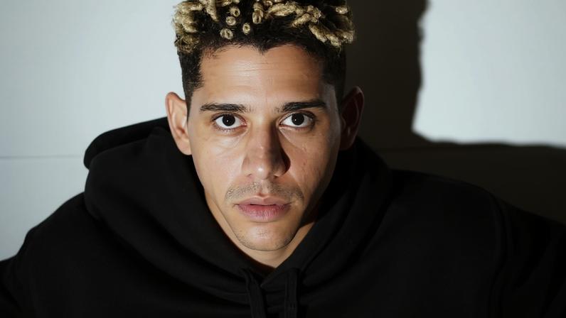Cauê Campos fala sobre desafios em nova novela e revela ritual curioso para criar personagens — Foto: Gabriel Trindade