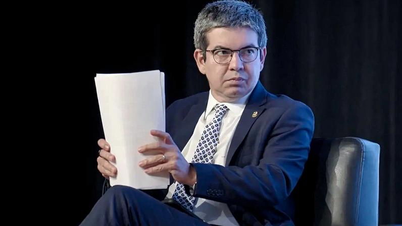 Randolfe é alvo de ação por suposta campanha antecipada no Amapá