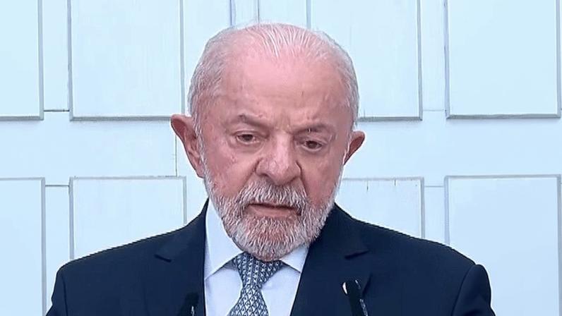 O presidente Lula dá entrevista coletiva