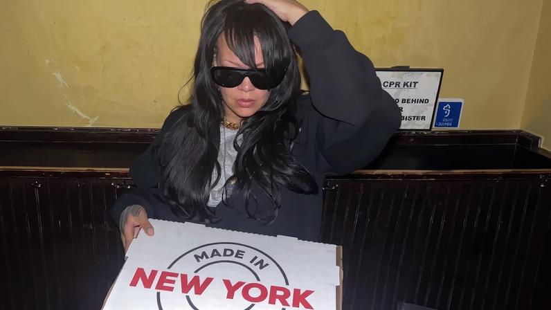 Rihanna purchased some pies at Made In New York Pizza last Friday (seen above).