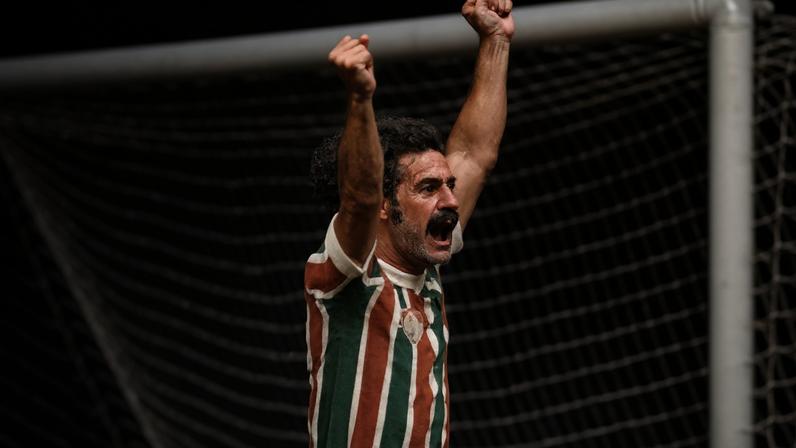 Rivellino comemora gol pelo Fluminense (Foto: Reprodução/Flu-Memória)