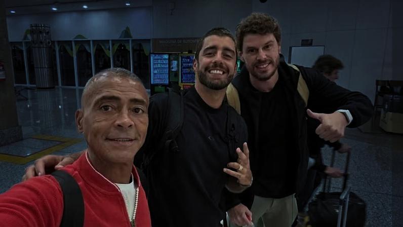 Romário, Scooby e Bruninho viajam juntos para a Copa