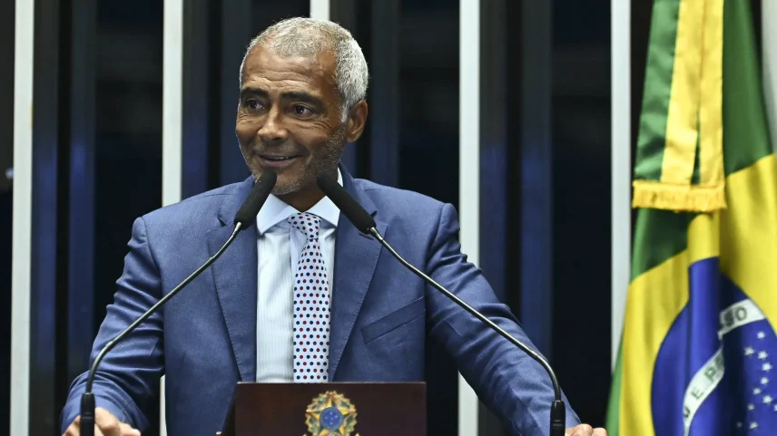 Após pressão, Romário retira assinatura da PEC alternativa de Rogério Marinho e declara apoio ao fim da escala 6"1. (Foto: Andressa Anholete/Agência Senado)