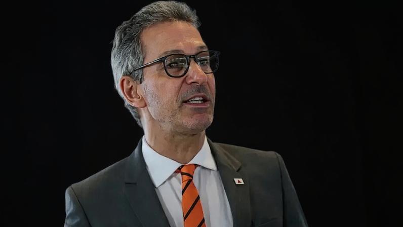 Partido ameaça não apoiar candidatura de Zema à presidência da República por críticas à relação entre Flávio e Vorcaro. (Foto: Marcello Casal Jr./Agência Brasil)
