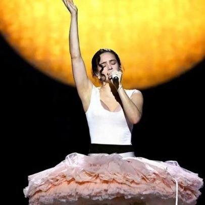 Rosalía adia abertura da turnê Lux nos EUA por emergência familiar