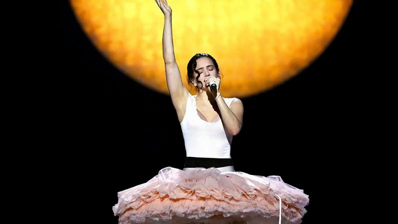 Rosalía adia abertura da turnê Lux nos EUA por emergência familiar