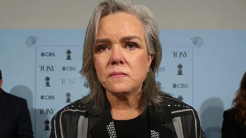 Rosie O’Donnell retorna aos EUA para Tonys após ameaça de cidadania por Trump