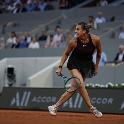 Sabalenka vence Osaka pela terceira vez no ano e avança às quartas em Paris