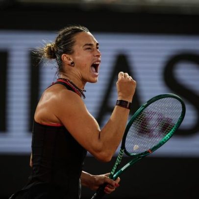 Sabalenka destaca saque e drop-shots e não pensa em favoritismo