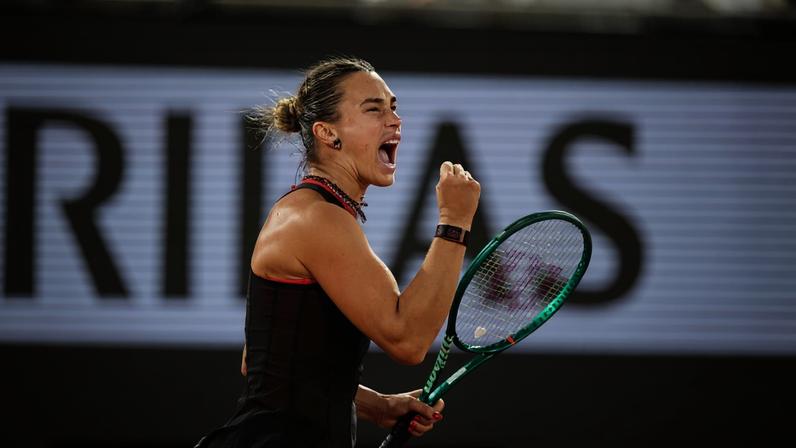 Sabalenka destaca saque e drop-shots e não pensa em favoritismo