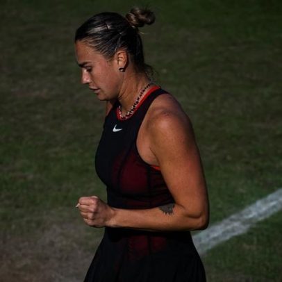 Sabalenka diz ter tido sorte e elogia rival jovem como futura estrela
